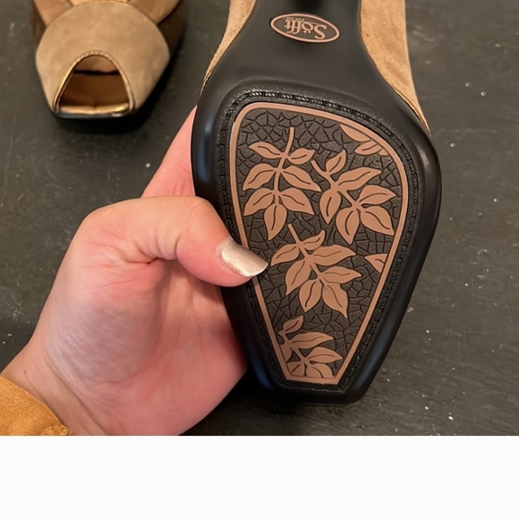 Brand new Sofft leather pumps 4” heels - Picture 7 of 7